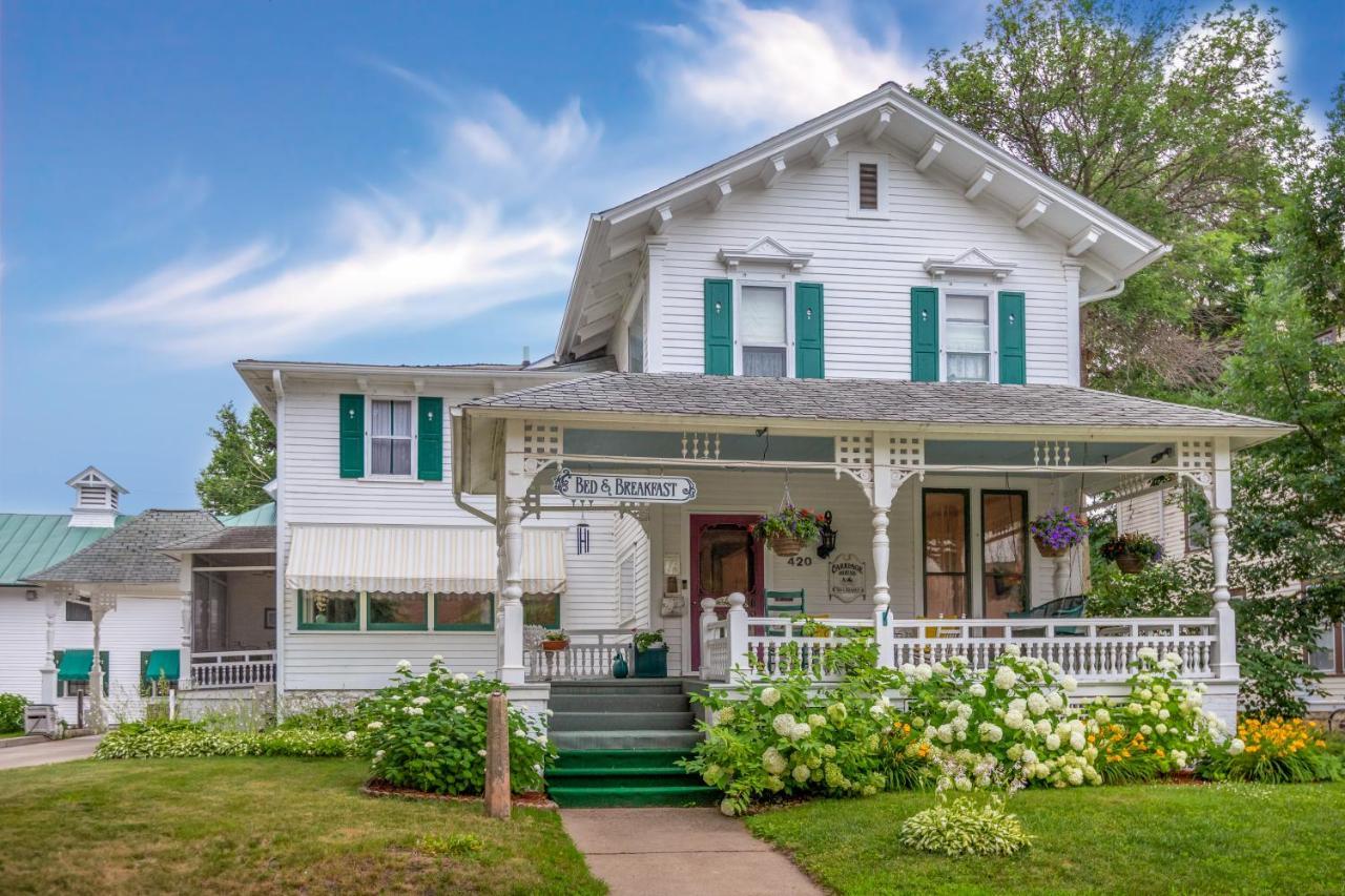 Carriage House Bed & Breakfast Уинона Экстерьер фото