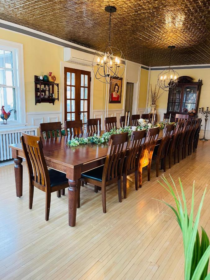 Carriage House Bed & Breakfast Уинона Экстерьер фото