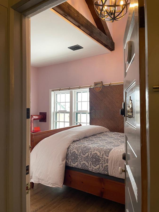 Carriage House Bed & Breakfast Уинона Экстерьер фото