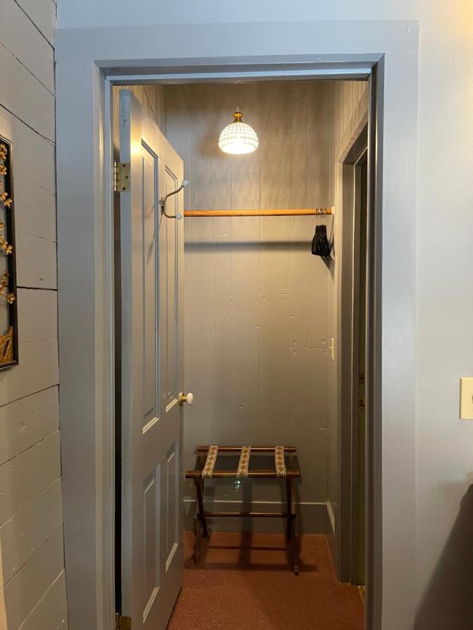 Carriage House Bed & Breakfast Уинона Экстерьер фото