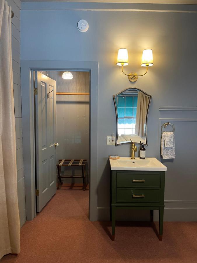 Carriage House Bed & Breakfast Уинона Экстерьер фото