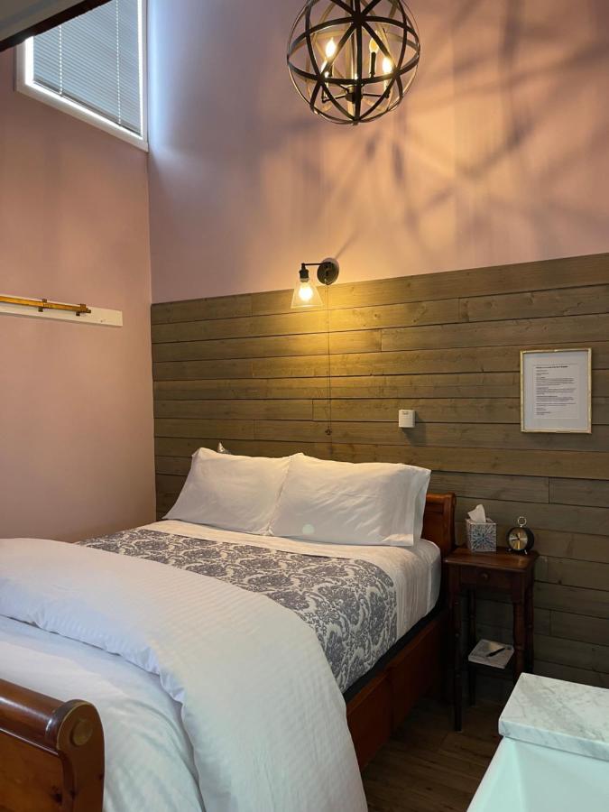 Carriage House Bed & Breakfast Уинона Экстерьер фото