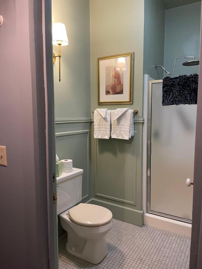 Carriage House Bed & Breakfast Уинона Экстерьер фото